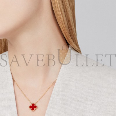 VAN CLEEF ARPELS VINTAGE ALHAMBRA PENDANT - YELLOW GOLD, CARNELIAN  VCARD38500